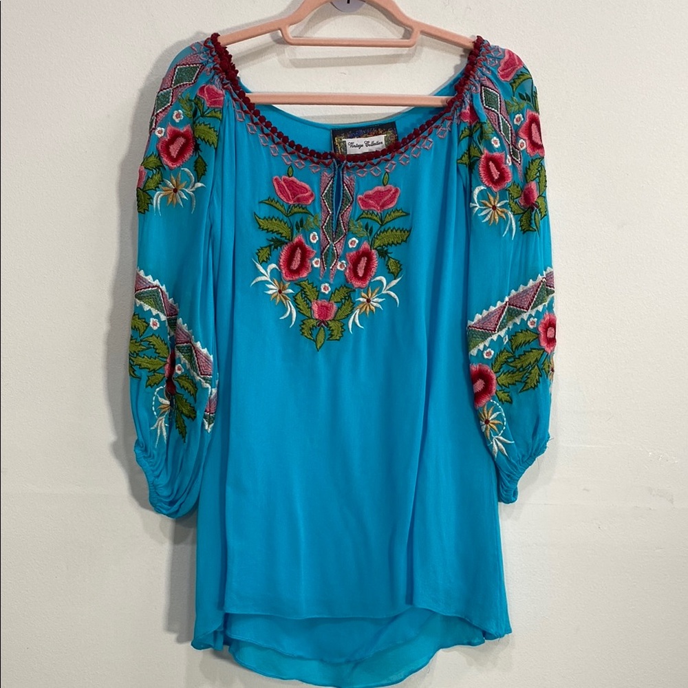 Vintage Collection Embroidered Blouse Stunning Size Small